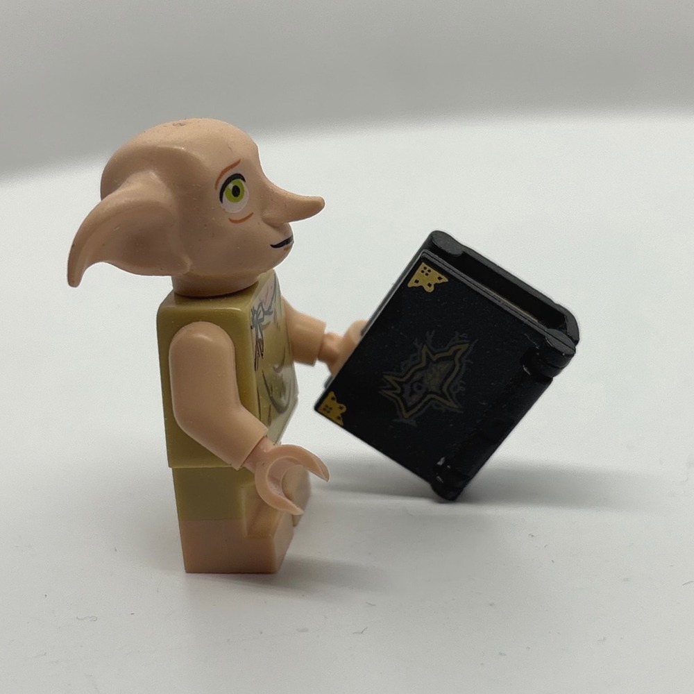 LEGO Harry Potter 71022 Dobby Minifigure with Diary and Sock Accessory 2018 - Picture 6 of 7